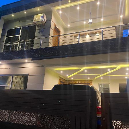 Luxury Guest House In Bahria Town Rawalpindi Exteriör bild