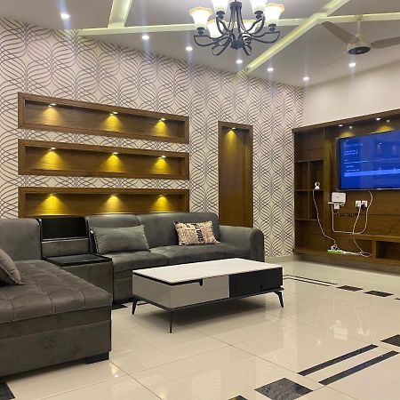 Luxury Guest House In Bahria Town Rawalpindi Exteriör bild