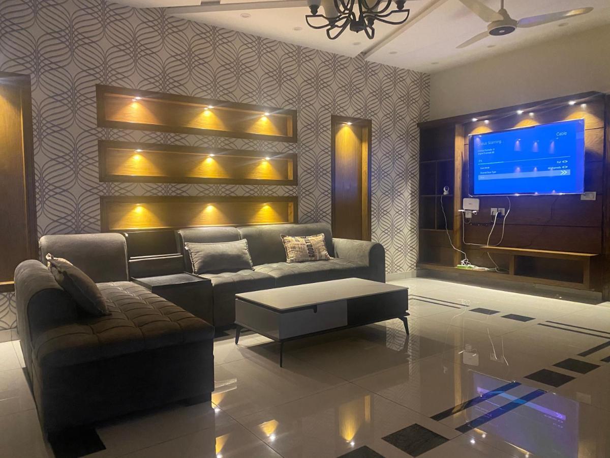 Luxury Guest House In Bahria Town Rawalpindi Exteriör bild