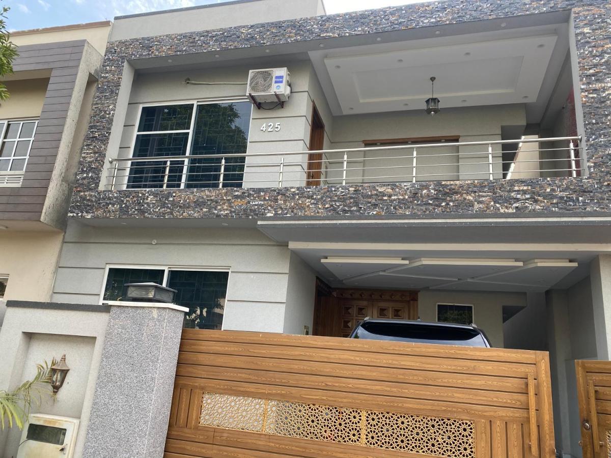 Luxury Guest House In Bahria Town Rawalpindi Exteriör bild