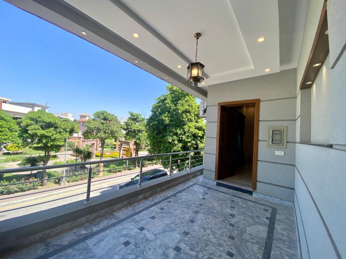 Luxury Guest House In Bahria Town Rawalpindi Exteriör bild